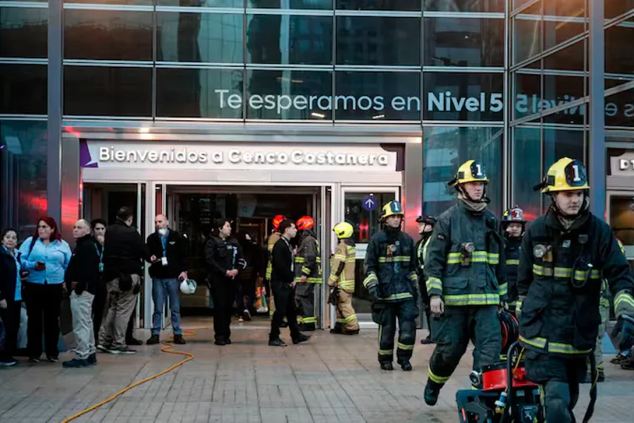 Incendio en Costanera Center: varias tiendas reabrieron en menos de 24 horas